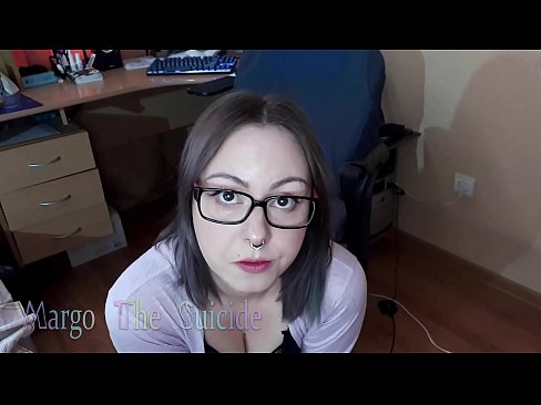 ❤️ Suíonn Cailín Sexy le Gloiní Dildo go domhain ar an gCeamara ️❌ Porn linn